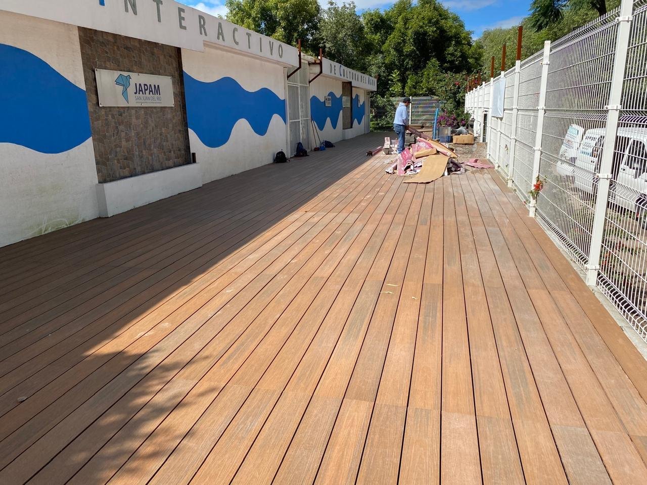 Después: piso laminado OAK Thunder