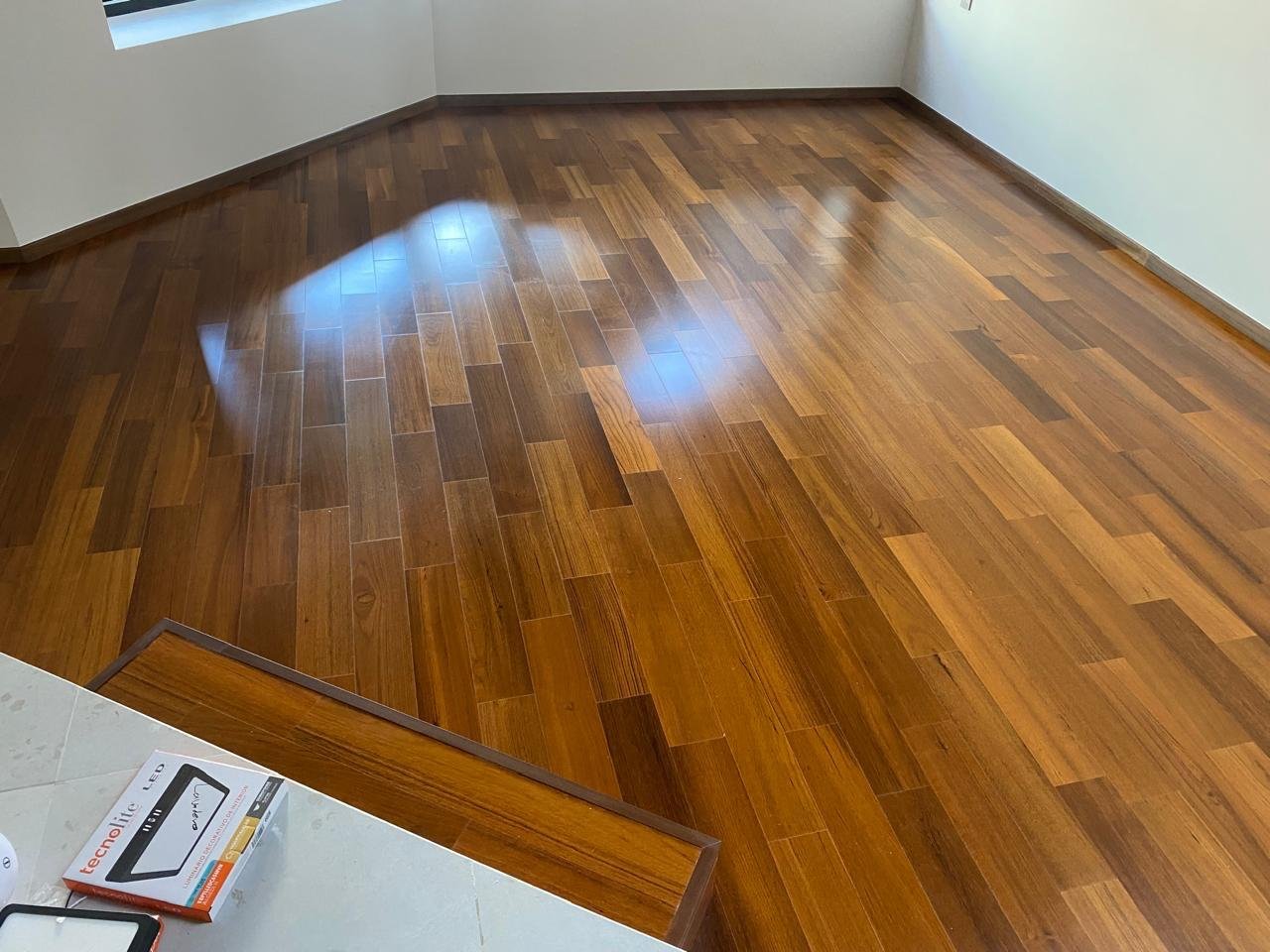 Piso laminado Walnut